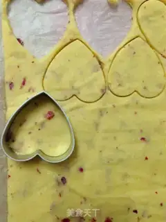 Make Rose heart cookies step 12
