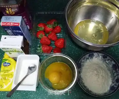Make Strawberry cream rolls step 0
