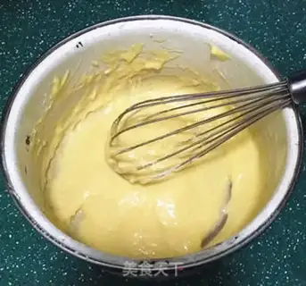 Make Strawberry cream rolls step 4