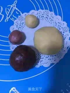 Make Piggy cookies step 4