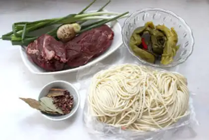 Make Sour beef noodles step 0