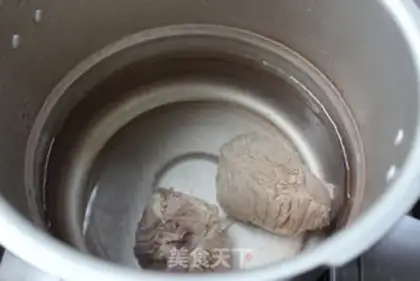 Make Sour beef noodles step 2