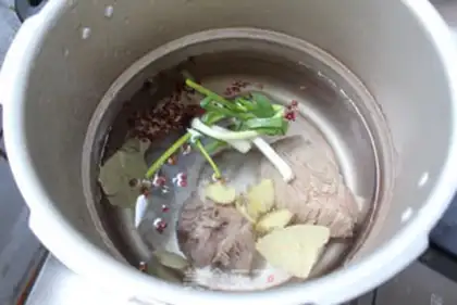 Make Sour beef noodles step 3