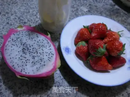 Make Strawberry salad step 0