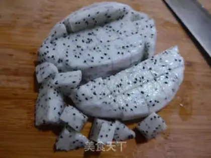 Make Strawberry salad step 1