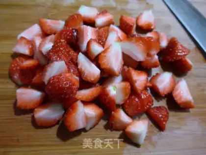 Make Strawberry salad step 2
