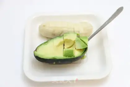 Make Butter banana shake step 1