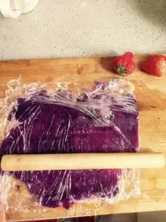 Make Nuts and yogurt step 1