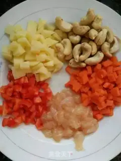 Make Five-coloured cashew nut chicken step 0