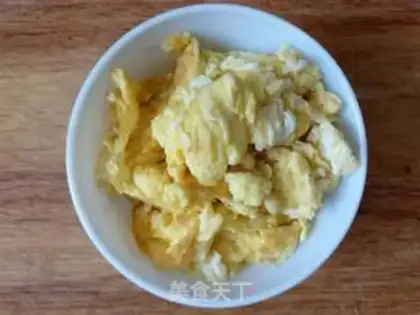 Make Garlic fried eggs step 3
