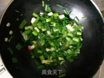 Make Garlic fried eggs step 4