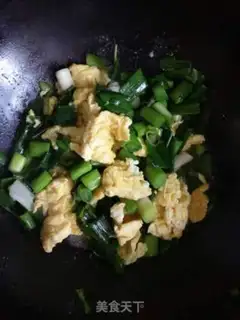 Make Garlic fried eggs step 5