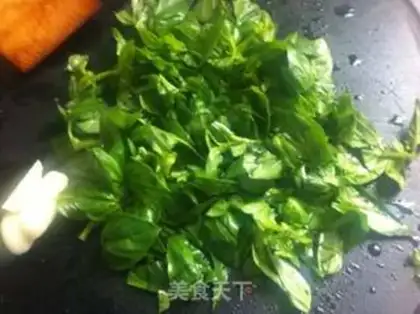 Make Seafood cyanide noodles step 1