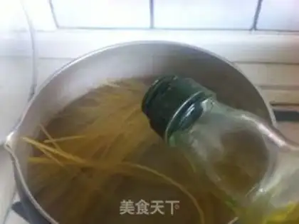 Make Seafood cyanide noodles step 12