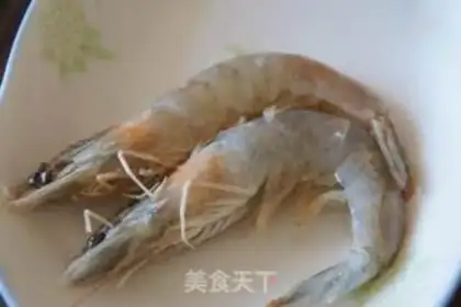Make Red curry shrimp rice step 1