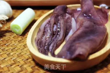 Make "Spring Wind 10 miles of pepper squid." step 1