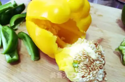 Make "Spring Wind 10 miles of pepper squid." step 2