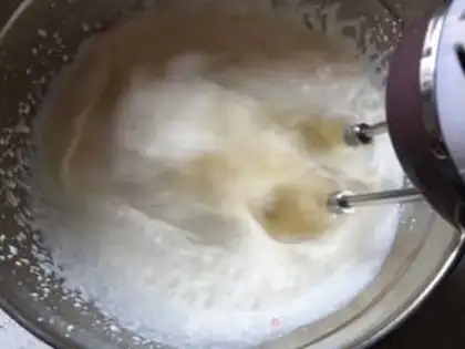 Make Little bunny cream cake step 20