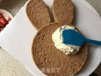 Make Little bunny cream cake step 21