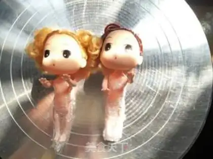 Make Smiling dolls and bath cakes step 3