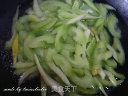 Make Celery cashew shrimp step 5