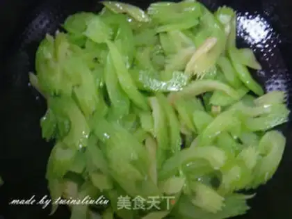 Make Celery cashew shrimp step 7