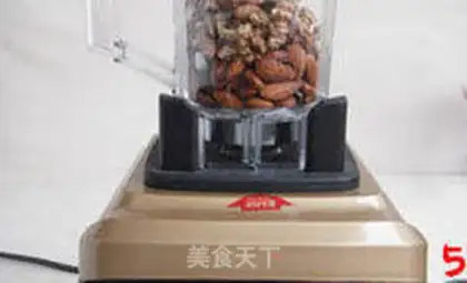 Make Almond pecan sauce step 4