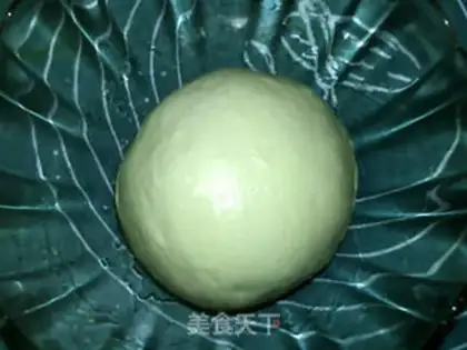 Make Pyramid onion rolls step 4