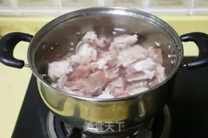 Make Roach and lamb soup step 3