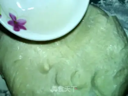 Make Pyramid onion rolls step 7