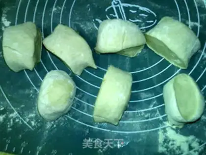 Make Pyramid onion rolls step 11
