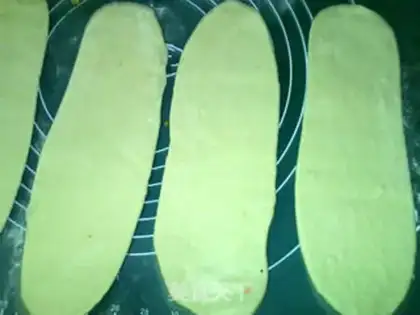 Make Pyramid onion rolls step 12