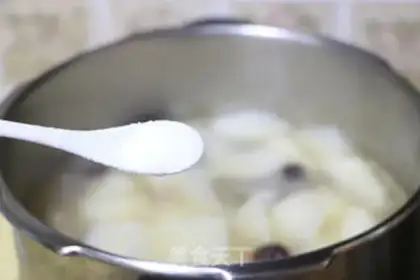 Make Roach and lamb soup step 17
