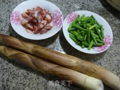 Make Garlic pork and thunder step 0