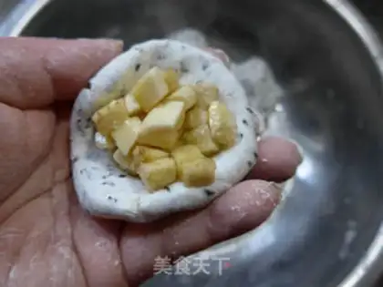 Make Banana sesame rice pie step 8
