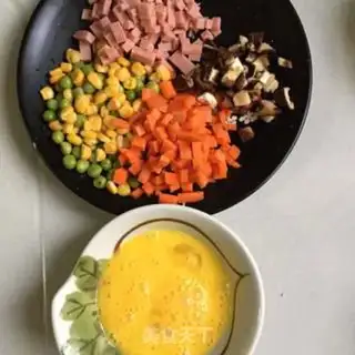 Make Ridiculous mushroom egg fried rice step 1