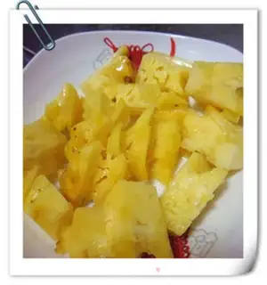 Make Pineapple Sydney juice step 1