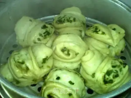 Make Pyramid onion rolls step 24
