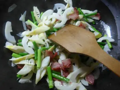 Make Garlic pork and thunder step 6