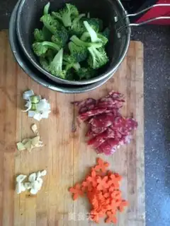Make Orchid carrots for sausage step 1