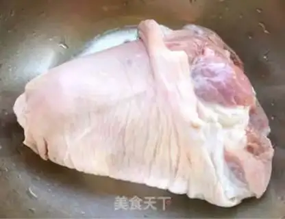 Make Red burning pig elbows step 1