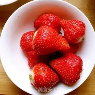 Make Coconut mercuric strawberries step 4