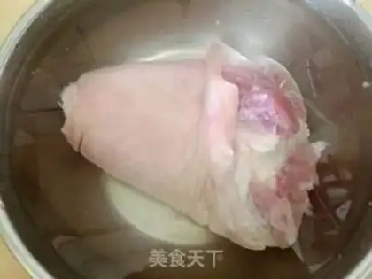 Make Red burning pig elbows step 2