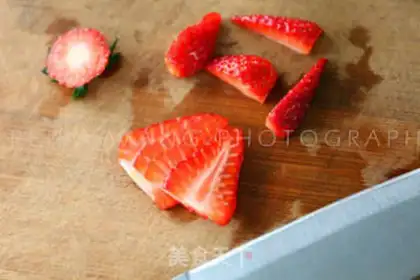 Make Strawberry shakes step 2