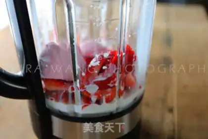 Make Strawberry shakes step 5