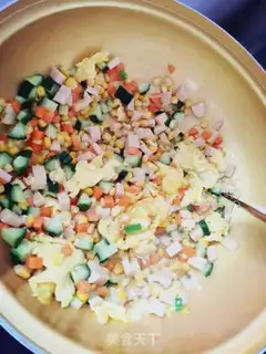 Make Yangzhou fried rice step 3