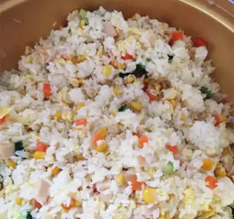 Make Yangzhou fried rice step 4