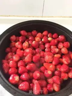 Make Homemade strawberry jam step 1