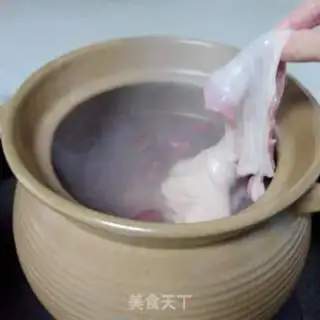 Make Lotus pig belly soup step 4