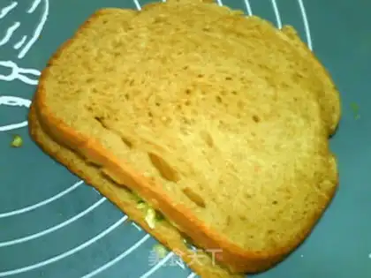 Make Onion eggs, whole wheat sandwich step 11